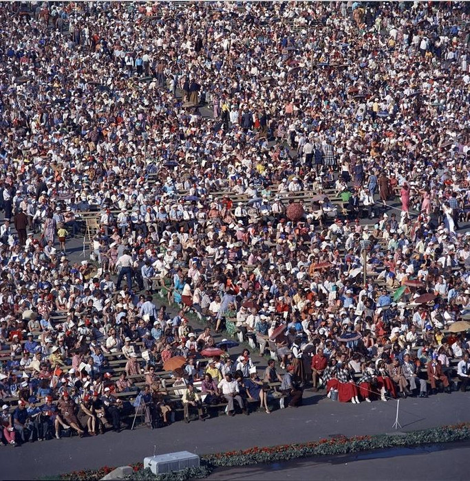 1980-е годы. Рига. Межапарк. Большая эстрада. Зрители на Празднике пес